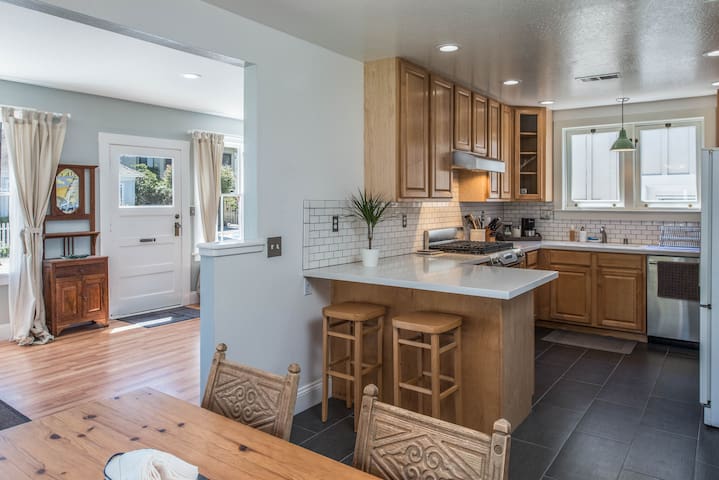 Pacific Grove Willis House, Walk to Town and Beach