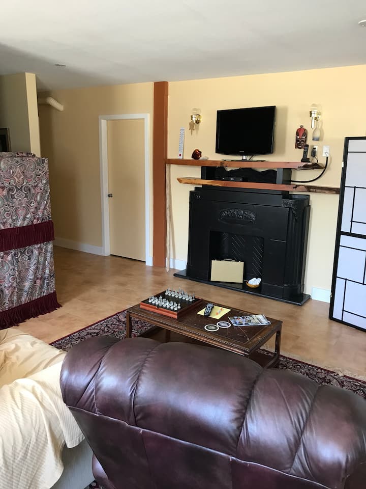 Char's Landing Hostel Zprivate Suite - Port Alberni