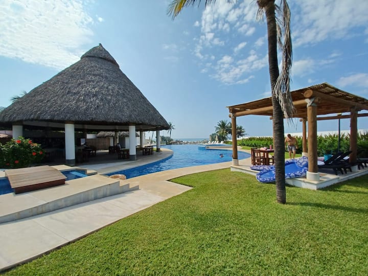 Depto. Frente Al Mar Con Club De Playa - アカプルコ