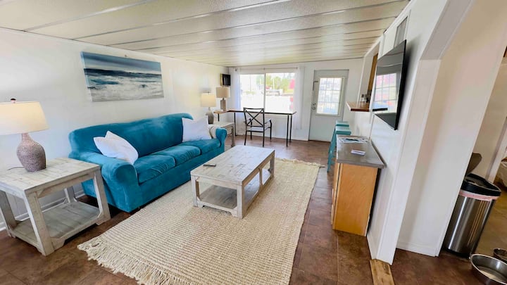 Hudson Beach Waterfront House, Boat Lift, Tiki Hut - Hudson, FL
