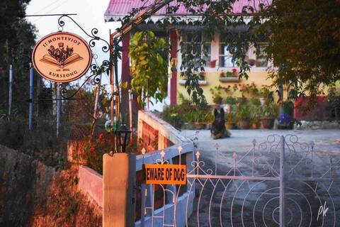11 Monteviot: Luxury tea estate view-Azalea Room