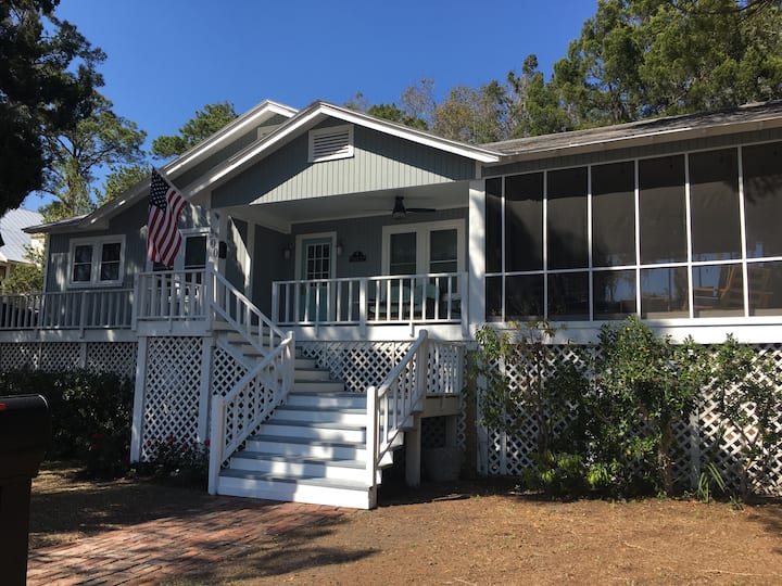 Grandview Cottage on the St. Marys Best location! Cottages for Rent