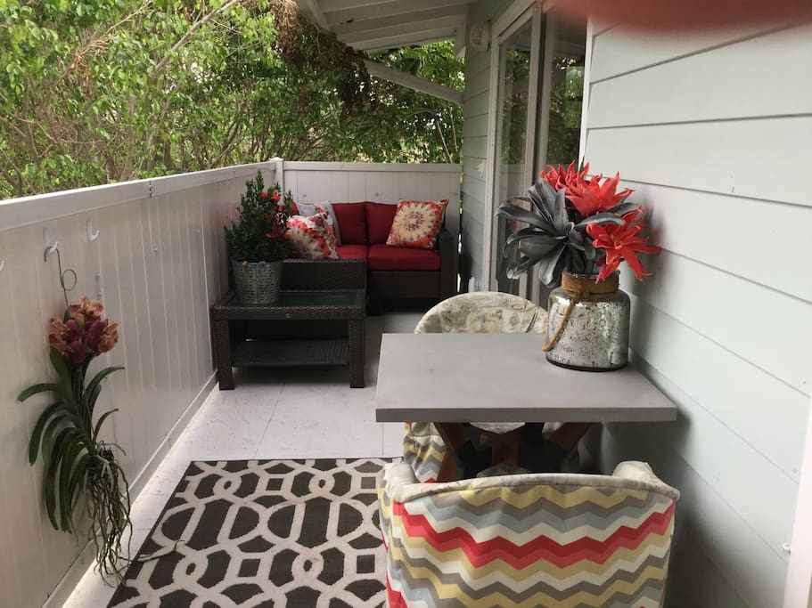 Side deck for quiet enjoyment and privacy