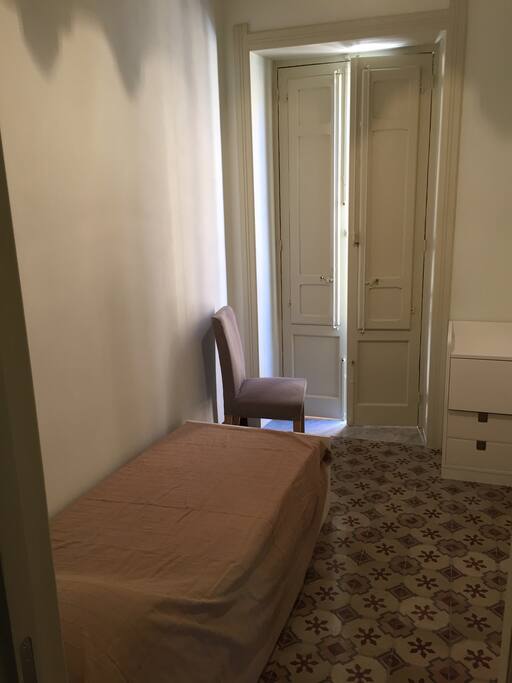 Stanza con letto singolo
