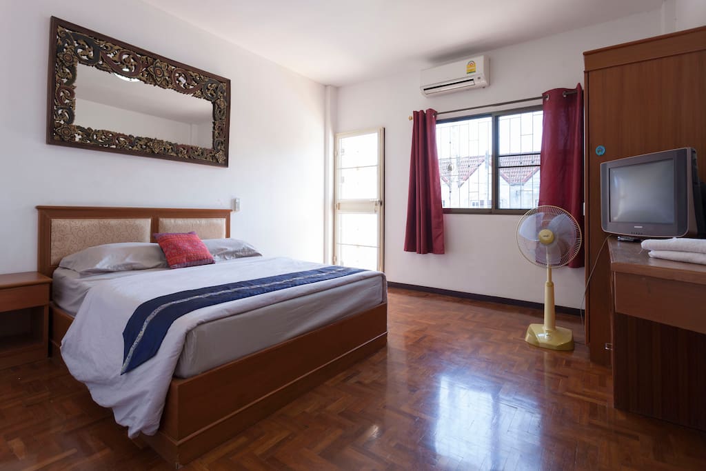 Queen Size Bedroom