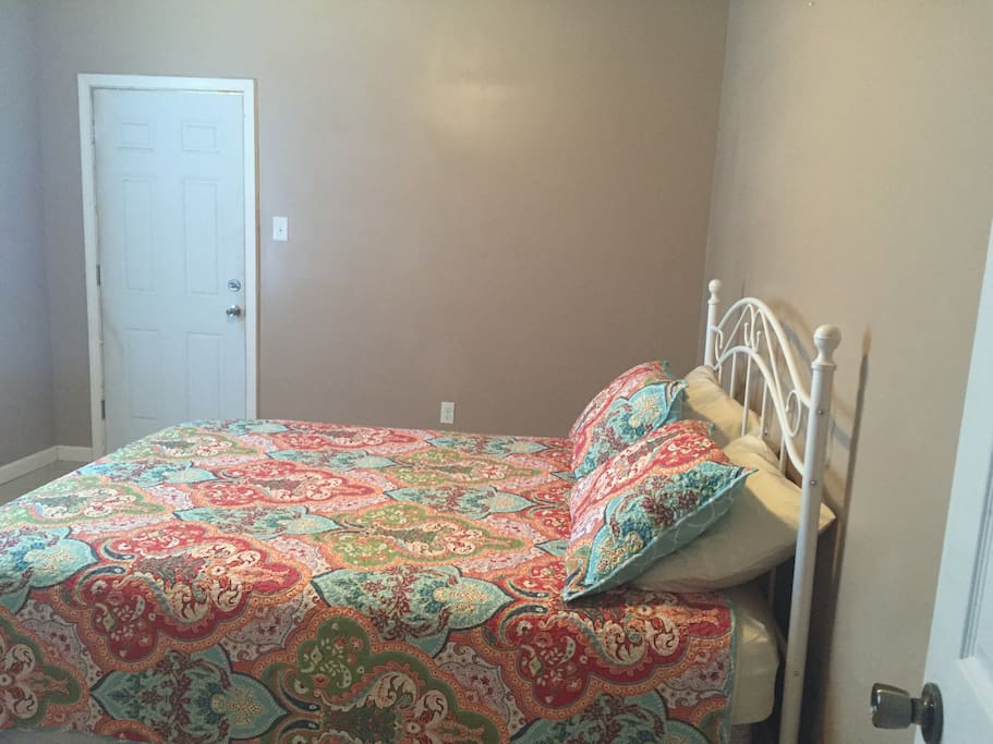 bedroom (queen)
