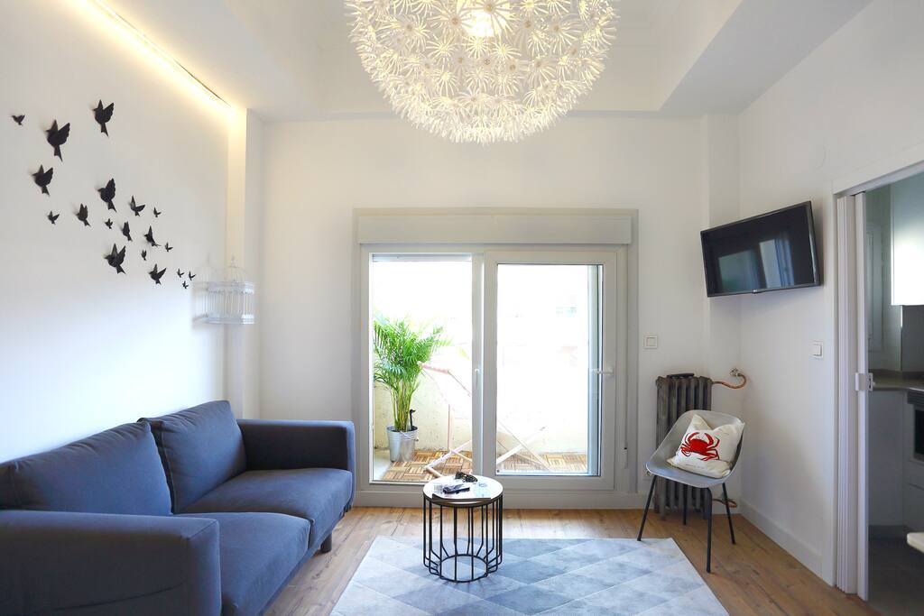 TRENDY STUDIO W TERRACE 15 SECS TO THE BEACH