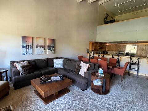 Wonderful 3 bedroom + loft townhome in Kirkwood