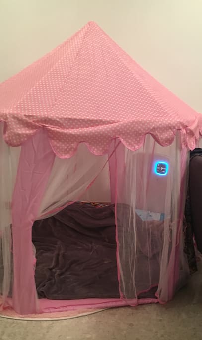 With prior notice of kiddies' arrival (esp little girls), we can set up the play tent for the children to play or nap in