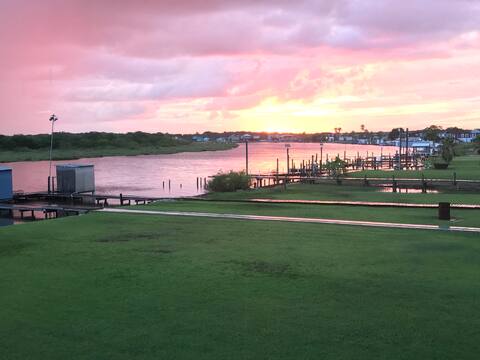 Nauti Dreams: Caney Creek Home with Boat Lift!