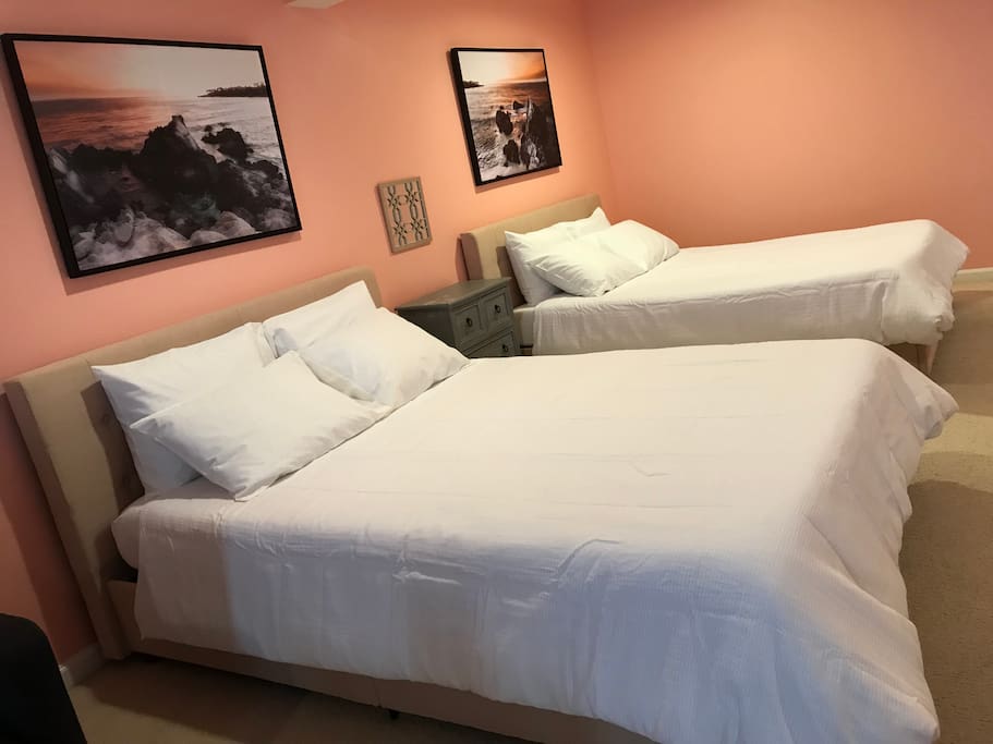 Comfortable queen beds with comforter and duvet covers