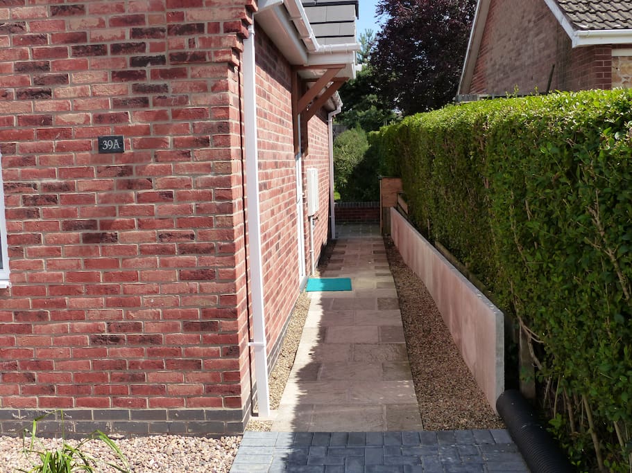 Access from the front to entrance