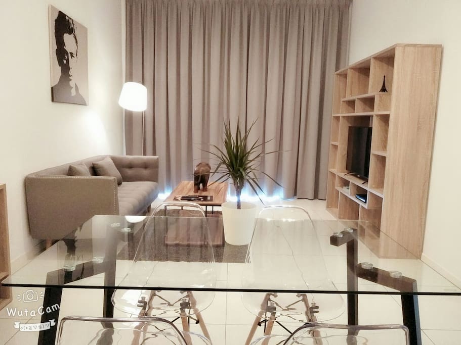 warm and comfort living room to relax and chit chat
