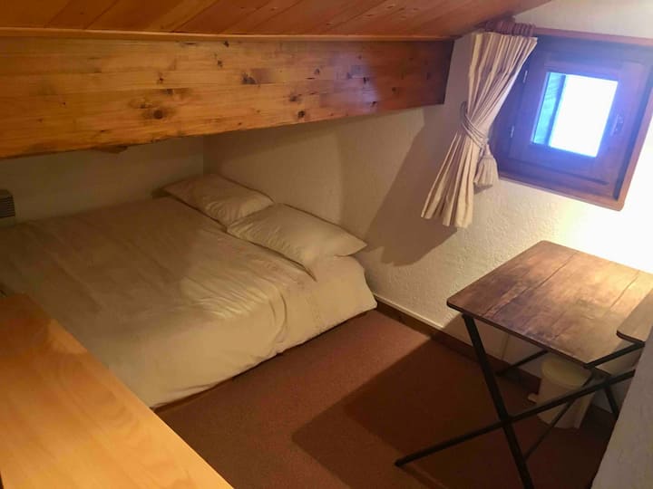 Двойно легло в стил сгъваем диван