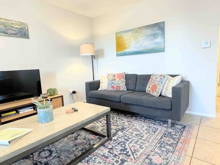 Beautifully Refinished North Austin Apartment - オースティン, TX