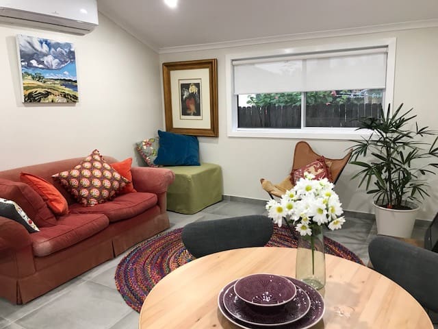 Kingswood granny flat next to Nepean Hospital.