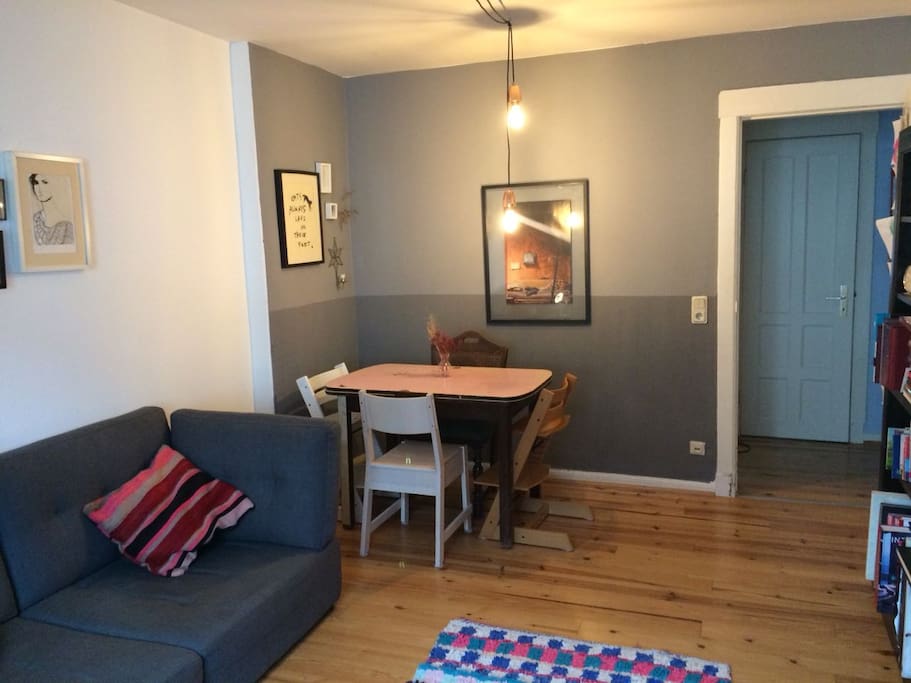 Wohnzimmer-living room with dining table
