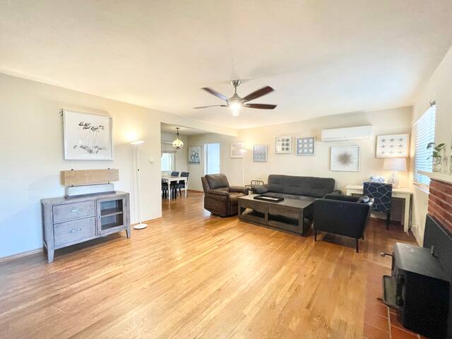 Pretty House in Cupertino Walk to Apple De Anza gallery image 2