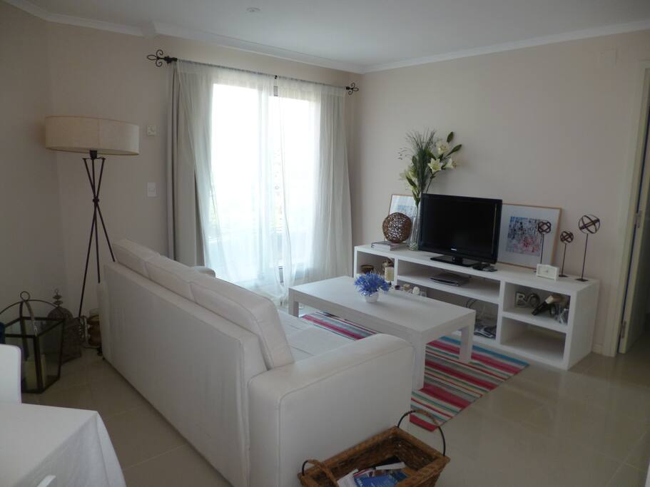 Living con TV plasma con Apple TV