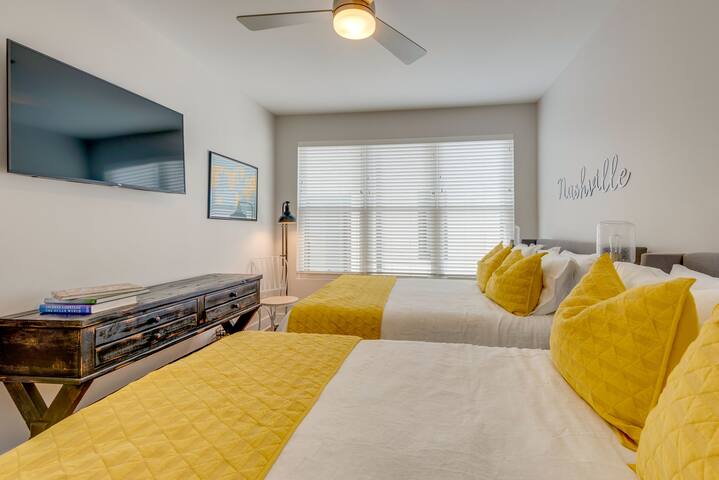 Sophistication on 14th/Rooftop Deck/10 Beds gallery image 5