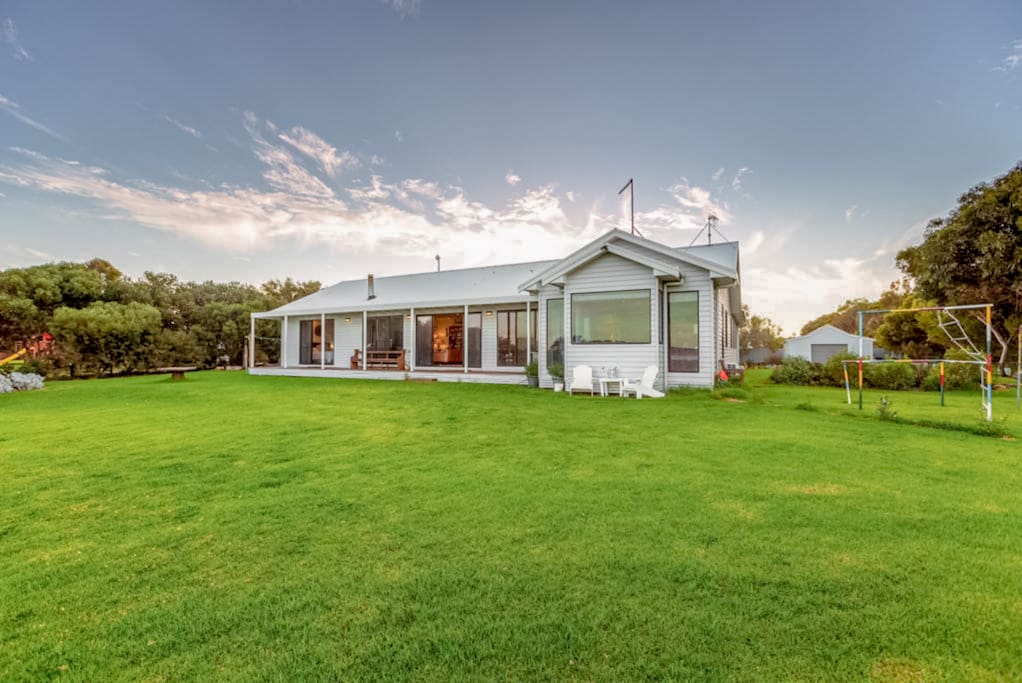 "BelleVue", a huge 40 square home, with 5 bedrooms and multiple indoor and outdoor entertaining areas on 5 spectacular acres.