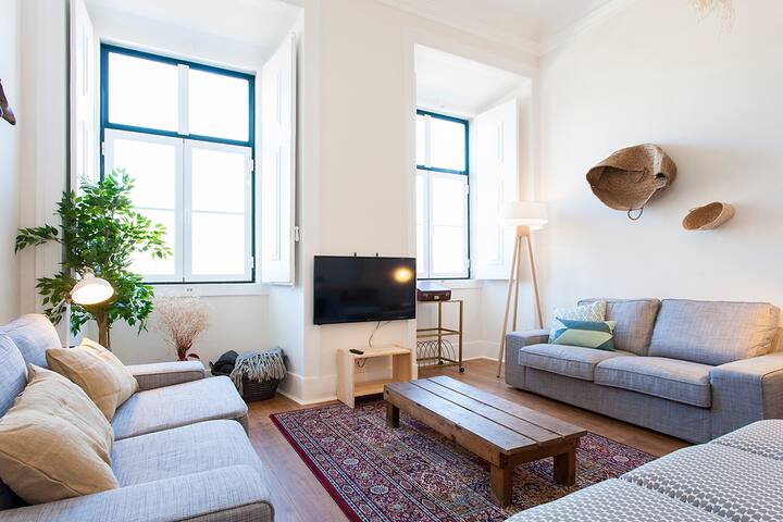 Big Bairro Alto 2E up to 27 guests by Central Hill gallery image 2