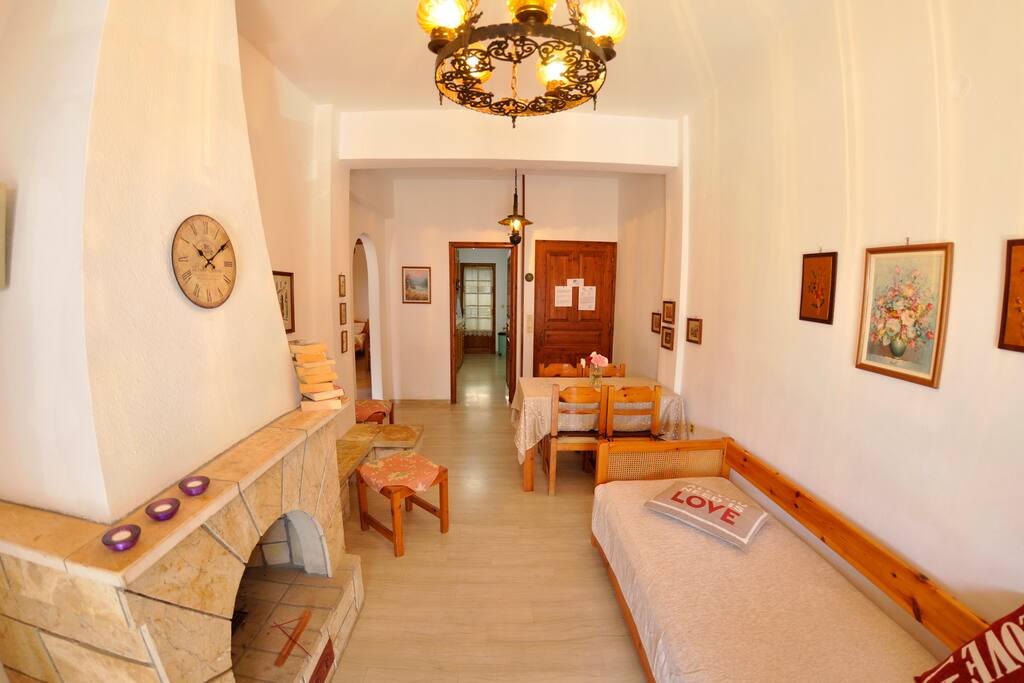 Apartment with garden and sea view
