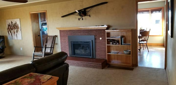 La chimenea de gas se inserta en ambos pisos