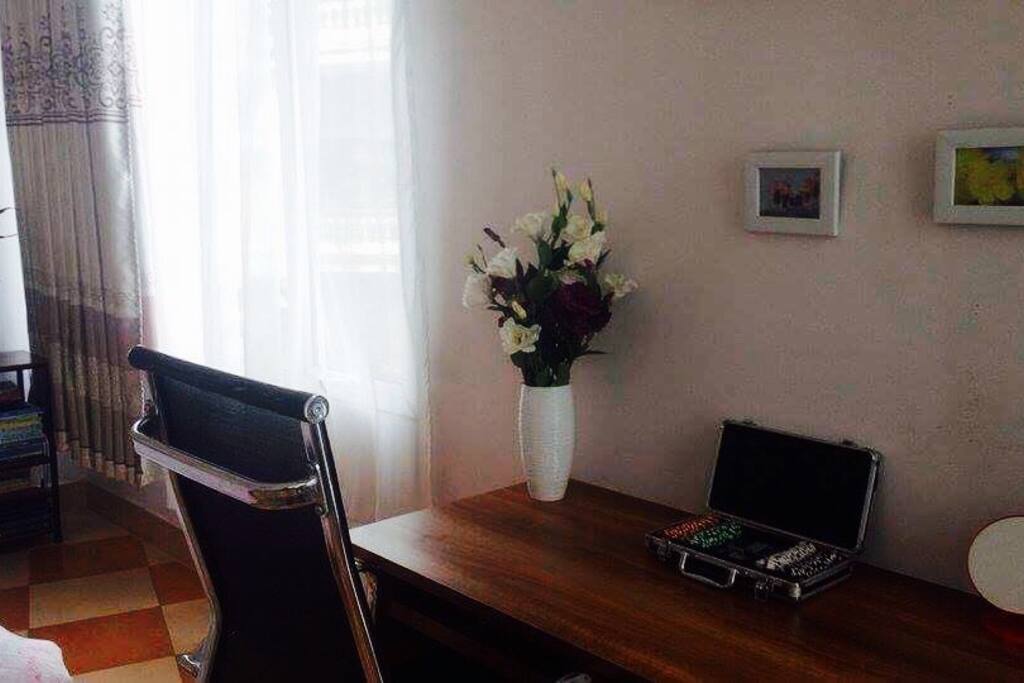 Table in room with pocker