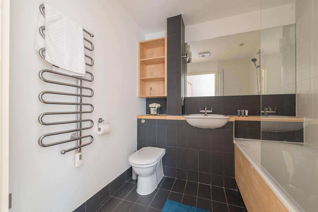 The main bathroom.