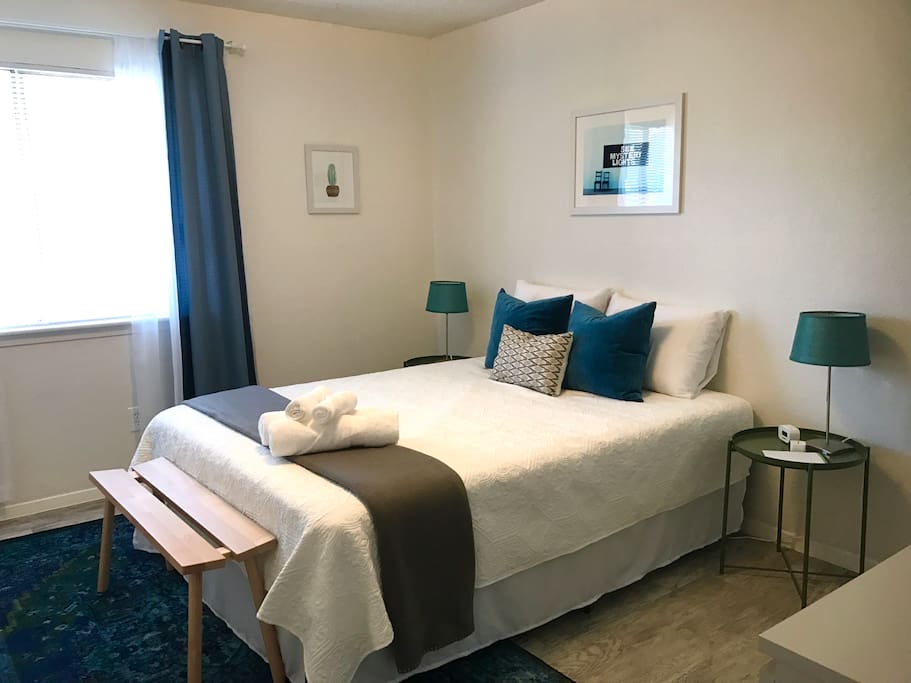 Blue Bedroom - Queen bed