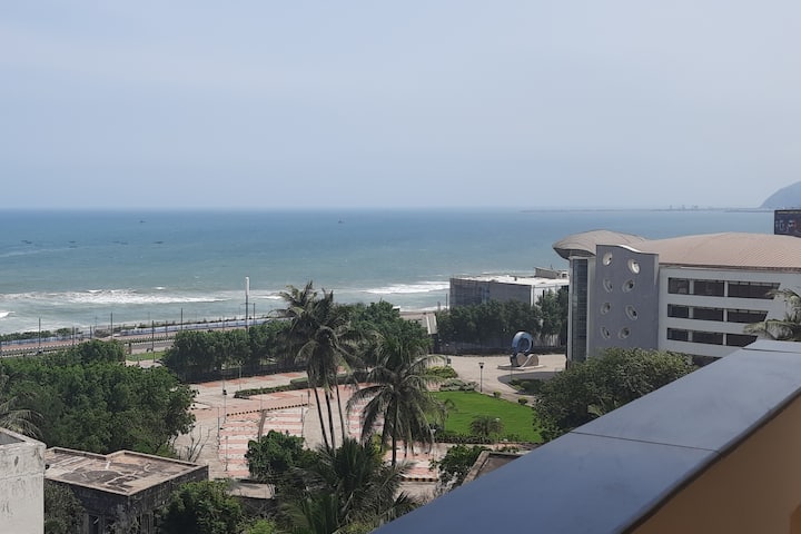 3BHK Bay View Penthouse near Beach Road