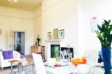 Bath Holiday Rentals & Homes - England, United Kingdom | Airbnb