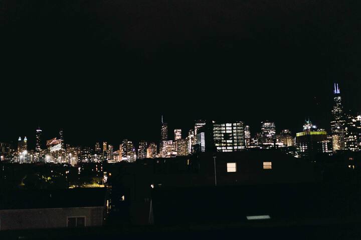 Private rooftop | Breathtaking skyline view gallery image 4