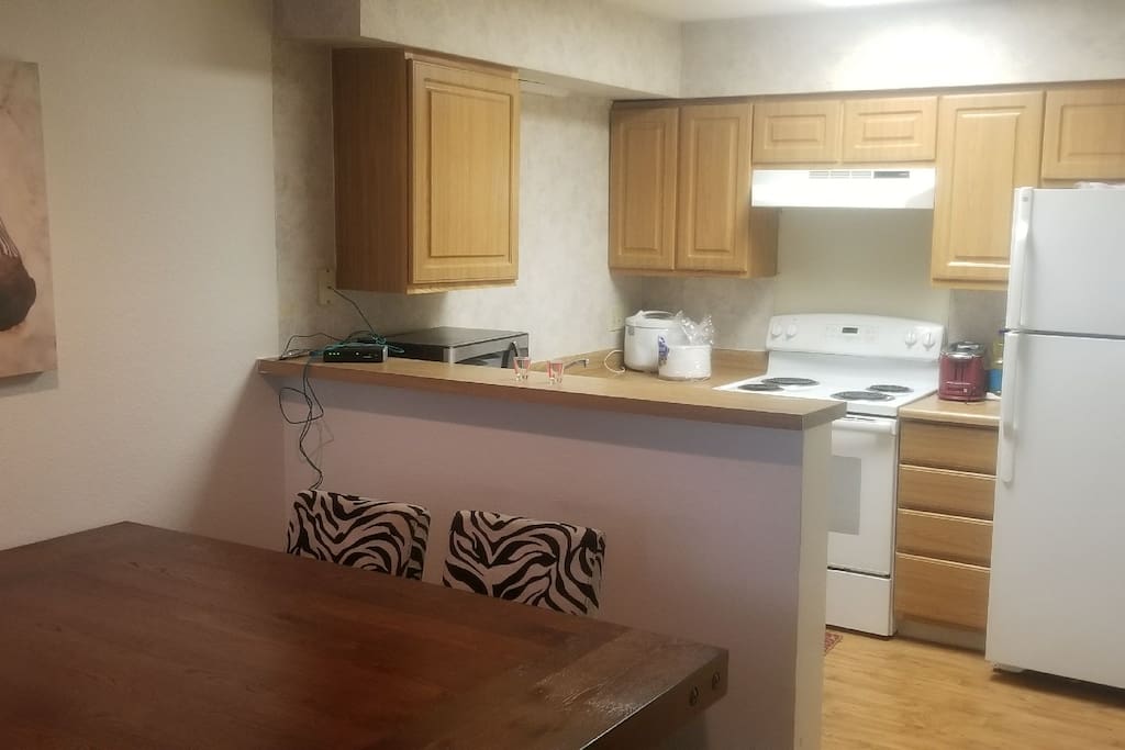 Kitchen & Dining