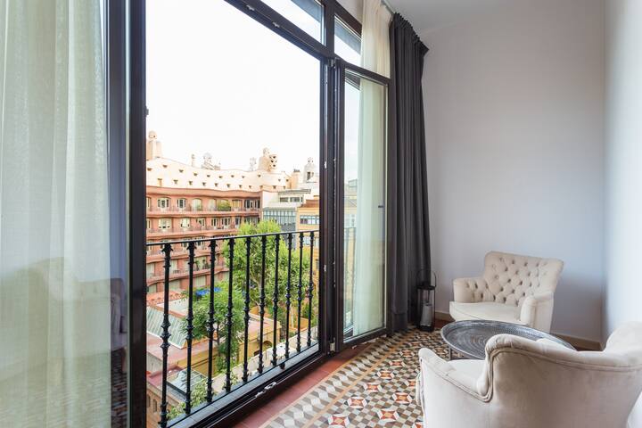 Superior Apartment with views to La Pedrera gallery image 3