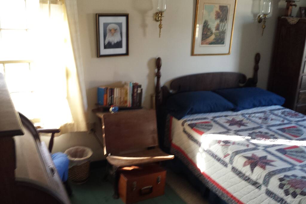 Main guest room, full size bed