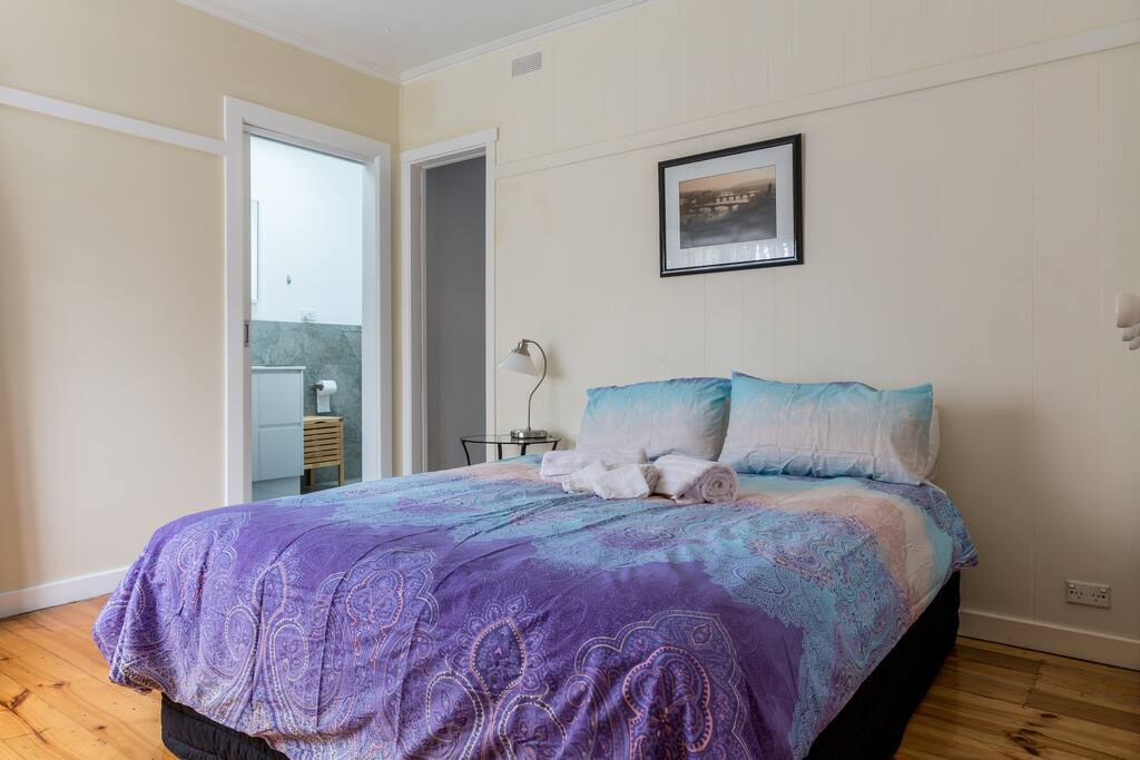 Pamper yourself with a queen-sized bed and spacious modern ensuite.
