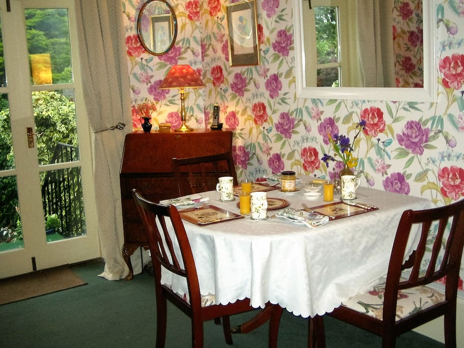 Dining room with french windows to the garden.