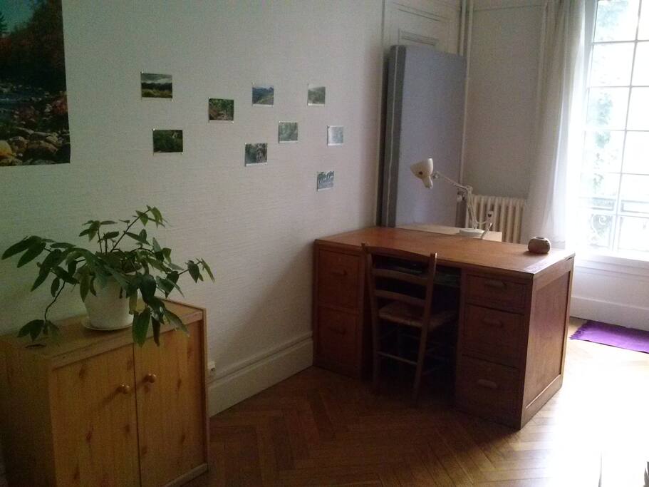 Bureau dans la chambre!