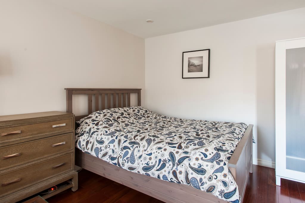 Super comfortable Queen size bed!