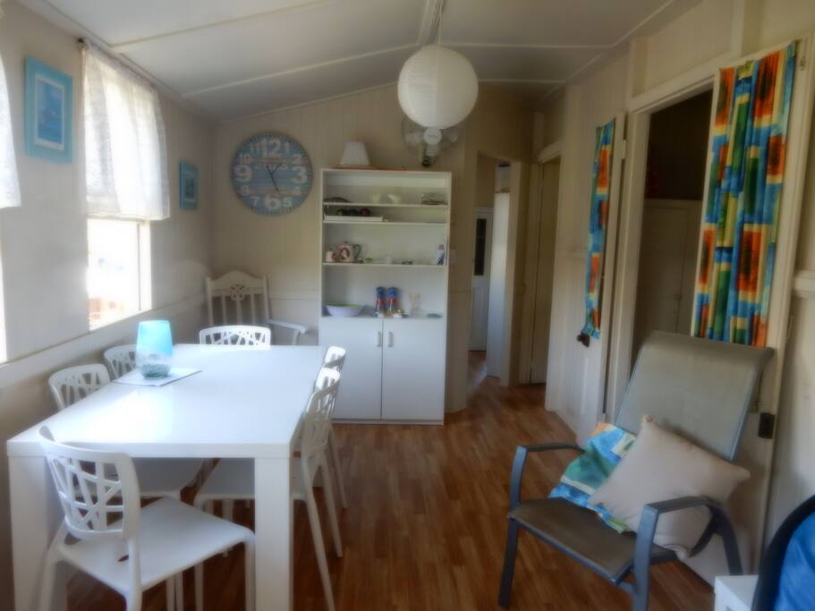 Lounge/dining