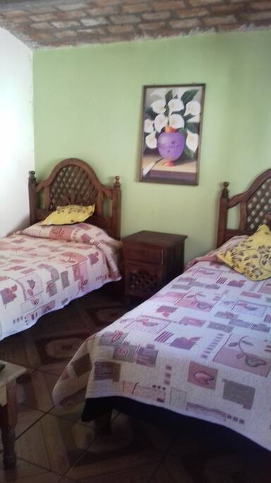 habitación de dos camas individuales