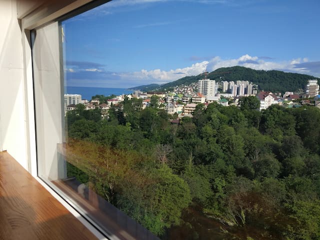 Эко-студия с панорамными окнами у моря (600м)