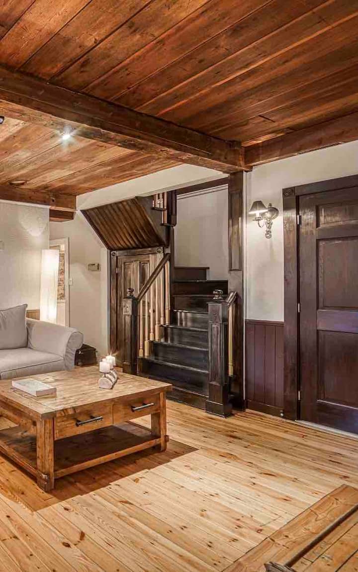 Maison 1878 Avec Spa Et Foyer - Lévis