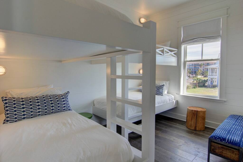 Sea Biscuit 279 HI-Second Floor Bunk Room