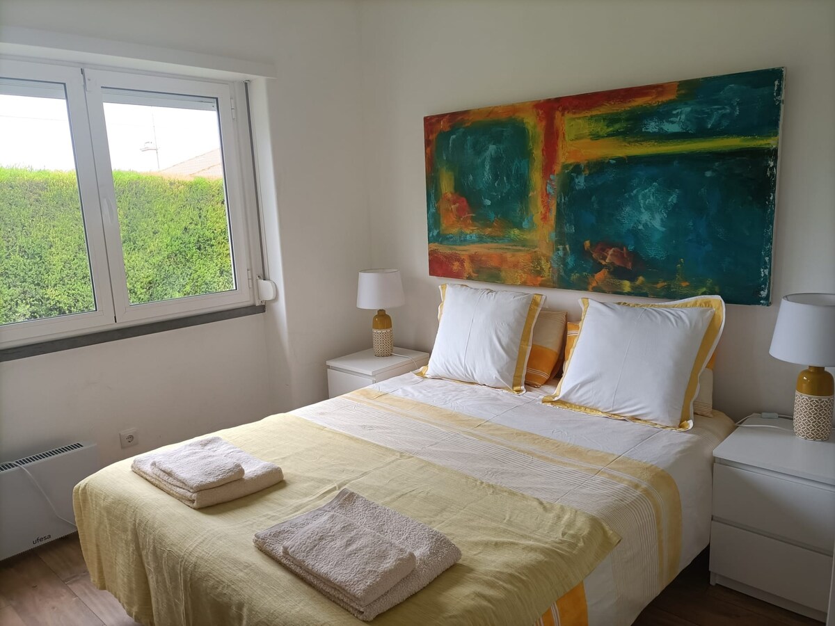 Спална соба 2: брачен кревет (широк 180-220 см)