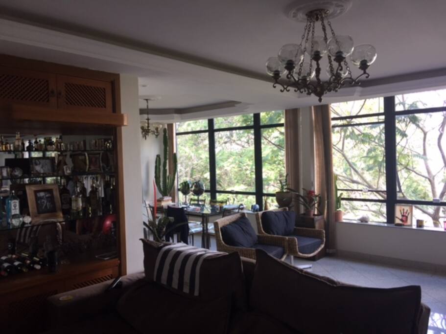 Sala de estar durante o dia.