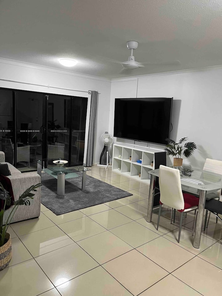 Stylish Inner City Apartment Within 1km To Cbd - Cairns