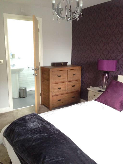 Main Bedroom with ensuite shower king size bed